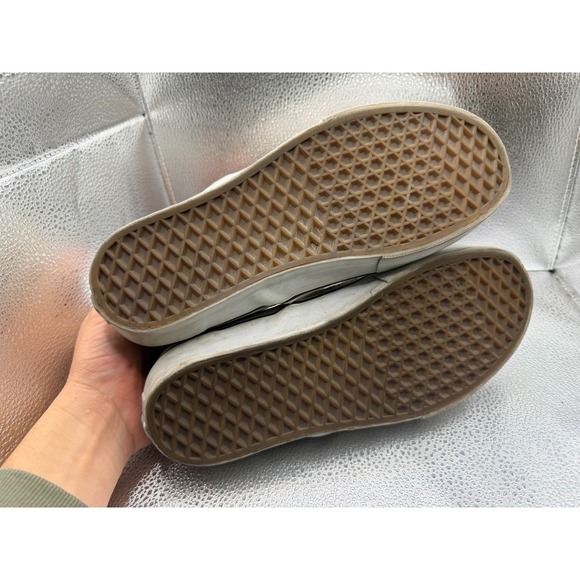 Size 8.5 Vans Off The Wall Classic‎ Cream Womens Leather Slip On Casual Shoes - Picture 8 of 9